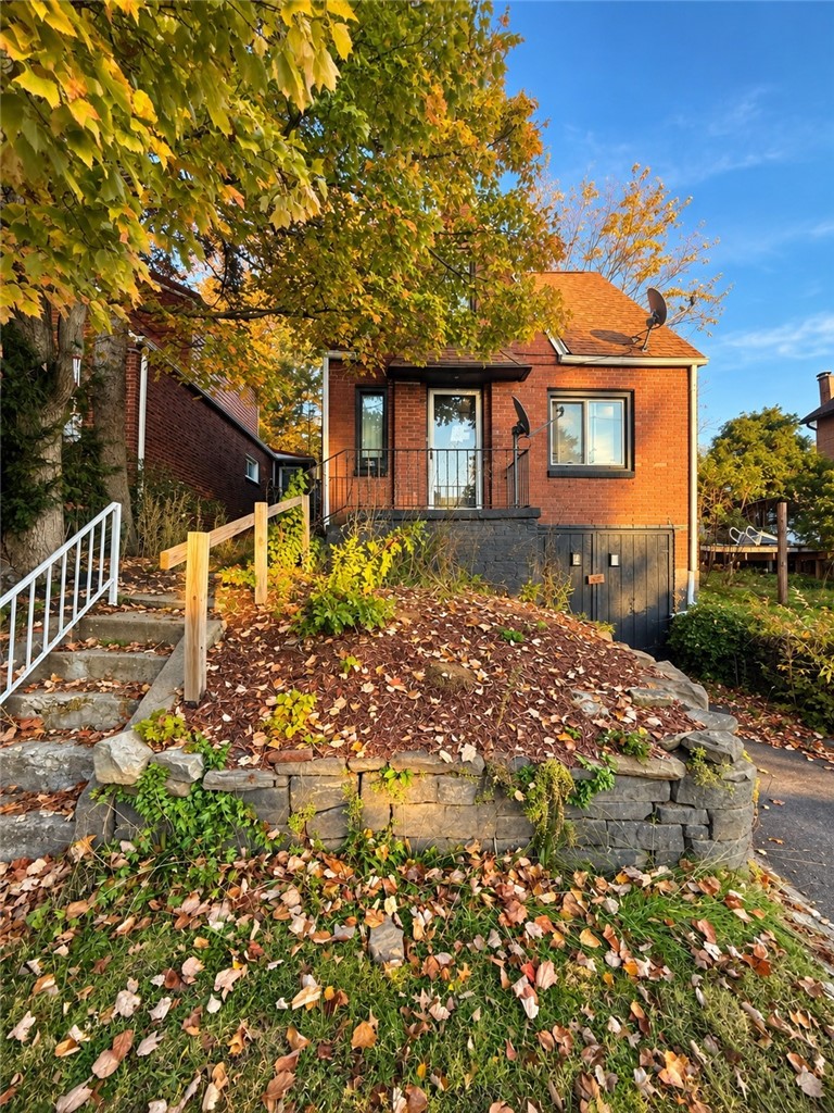 2104 Victoria Ave — photo 1