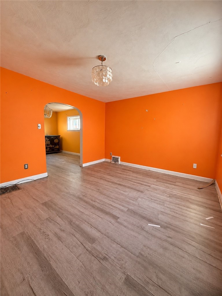 2104 Victoria Ave — photo 2