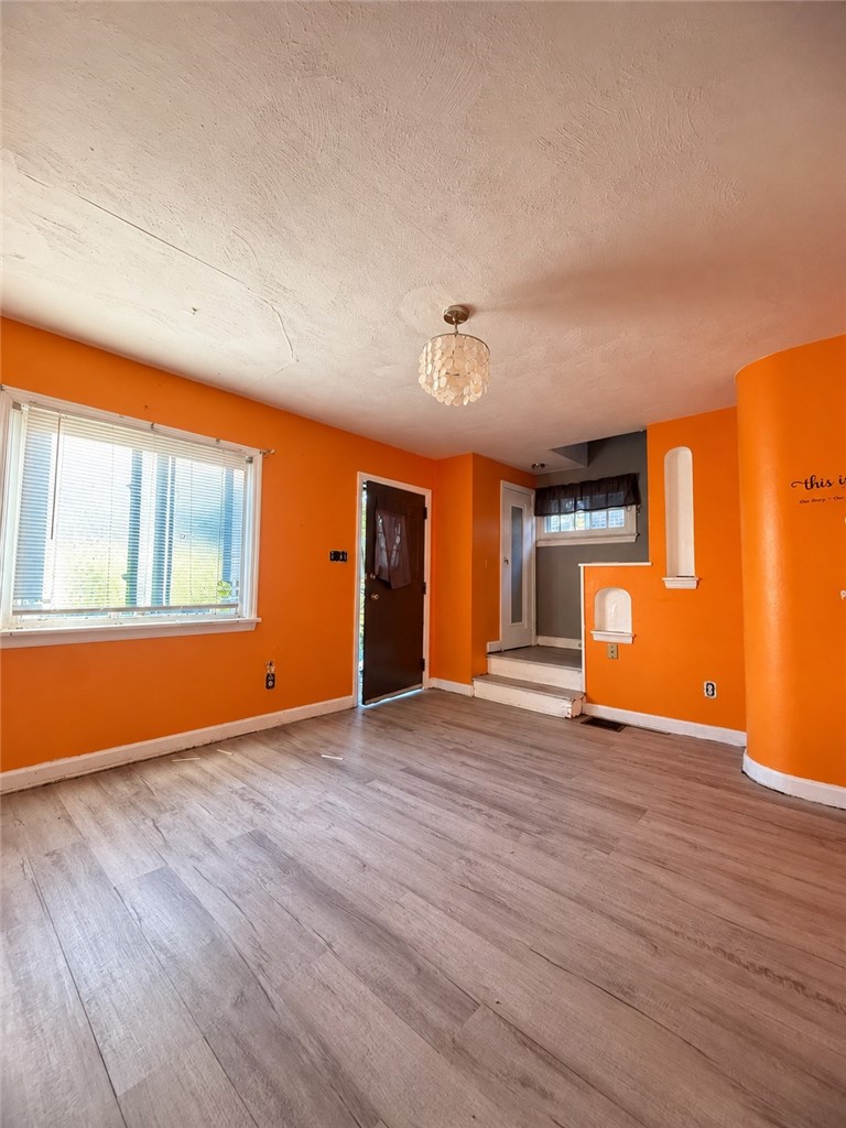 2104 Victoria Ave — photo 3