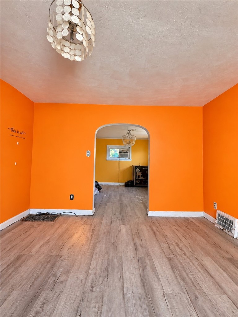 2104 Victoria Ave — photo 4